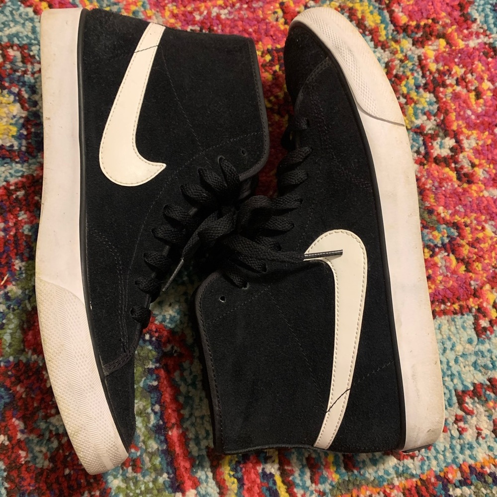 Nike Classic High Top Swoosh Sneakers 9.5